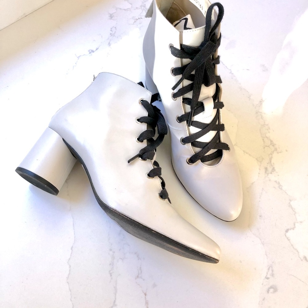 Freda Salvador White Flex Boot Size 8!